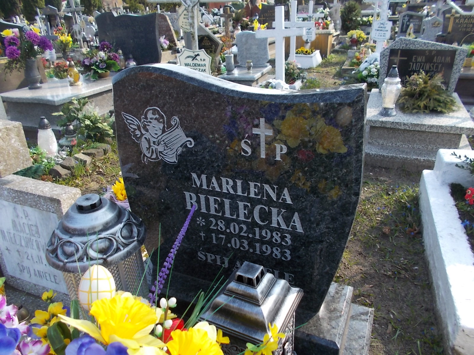 Marlena Bielecka 1983 Ustka - Grobonet - Wyszukiwarka osób pochowanych