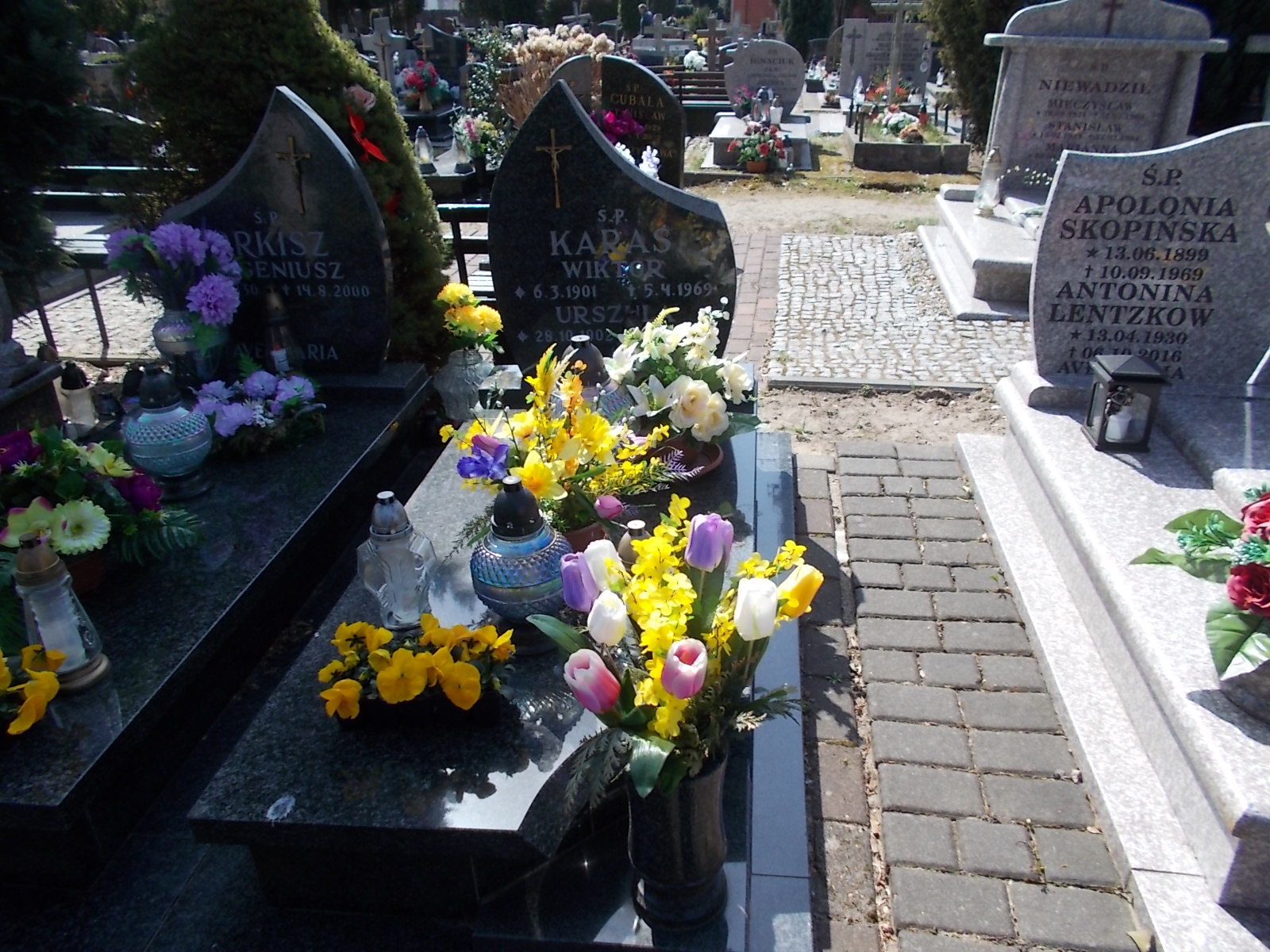 Grób Urszula Karaś